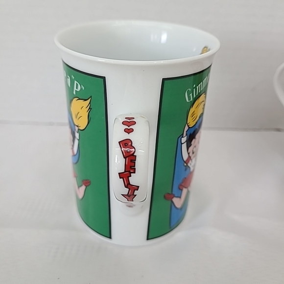 Betty Boop Fine Porcelain Collector Mugs Set of 2 Gimme A Boop & Aloha Betty - Picture 9 of 14